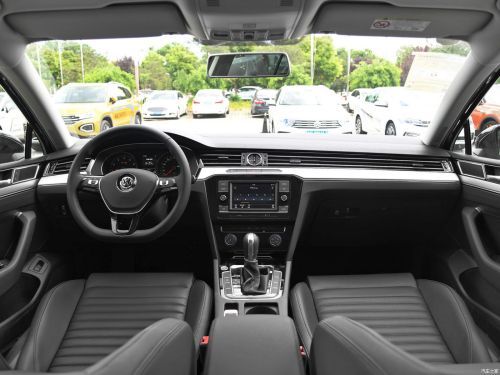 1727930718123430.jpg 1400x0_1_q95_autohomecar__ChsEoFziswGAAD8-AAcTM-GMbUE647.jpg